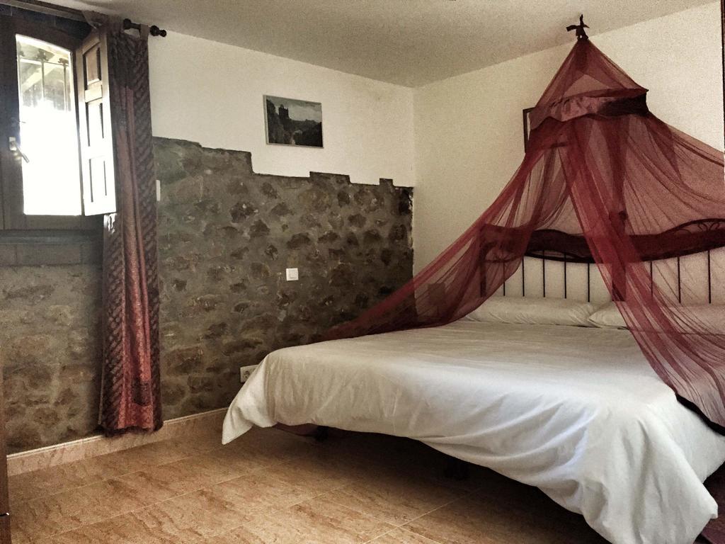 Trisileja En Puente Romano Toñanes Zimmer foto