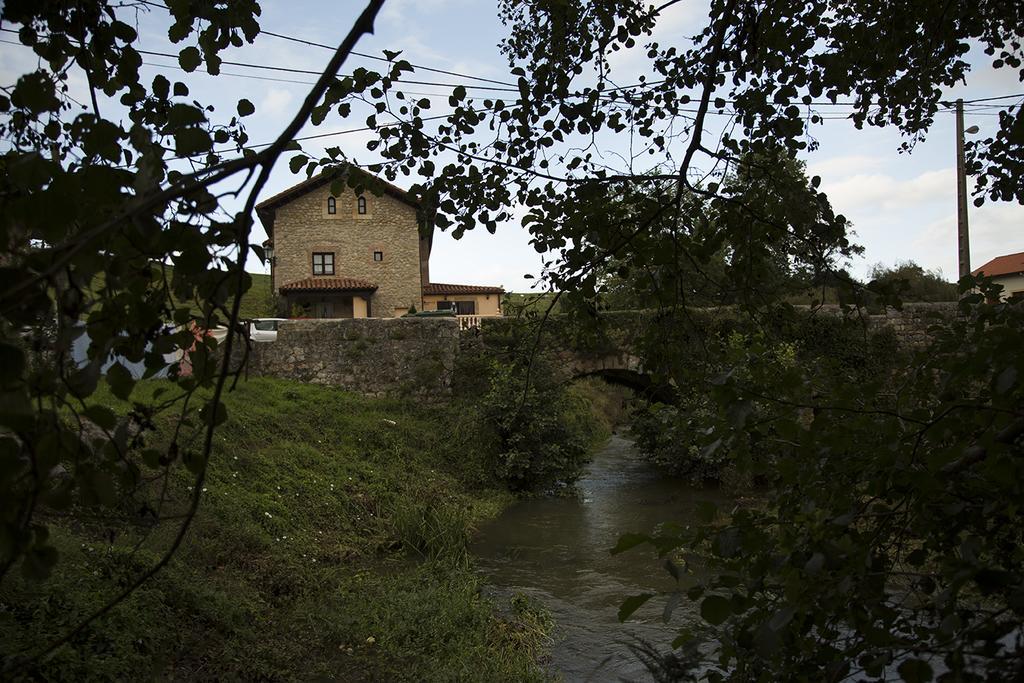 Trisileja En Puente Romano Toñanes Exterior foto